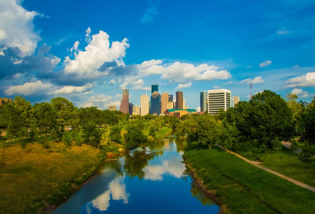 Houston Airbnb Photos That Convert: How to Photograph Your STR for Medical Center Guests, Corporate Travelers & Event Visitors