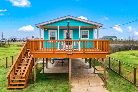 The Coastal Crab — Bay City beach cottage