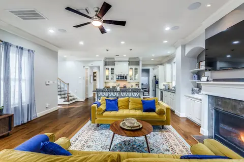Luxury EaDo home — sleeps 12
